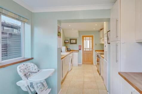 Heath House, Centre Drive, Newmarket--14.jpg