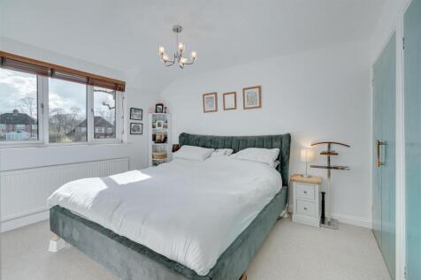 Heath House, Centre Drive, Newmarket--22.jpg