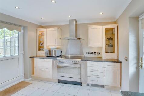 Santis House, 24 Tithe Cl, Gazeley-10.jpg