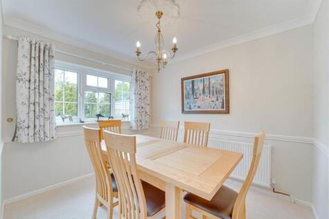 Santis House, 24 Tithe Cl, Gazeley-14.jpg