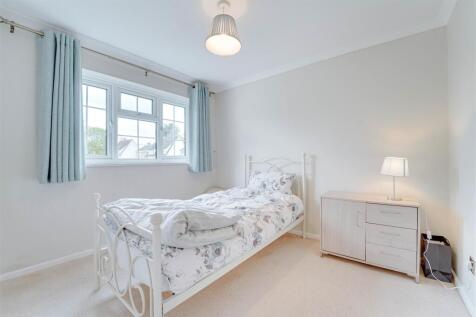 Santis House, 24 Tithe Cl, Gazeley-17.jpg