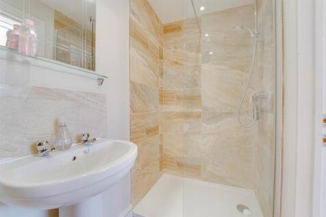 Santis House, 24 Tithe Cl, Gazeley-16.jpg