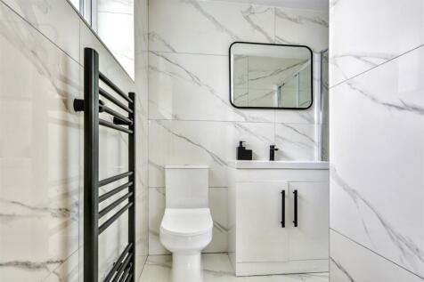 Bedroom 1 En Suite_1.jpeg