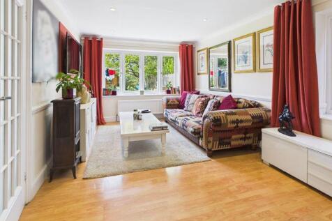 DINING ROOM/FAMILY ROOM