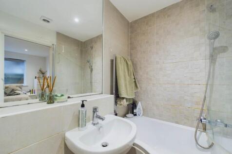 4 parkers bathroom 2