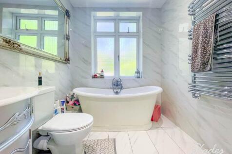 59 howard bathroom m
