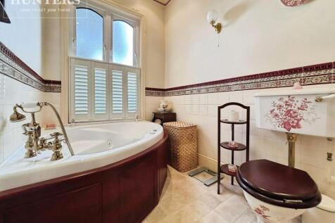 pbox-bathroom-341358.jpg