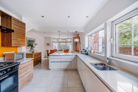 Kitchen/ Dining Room