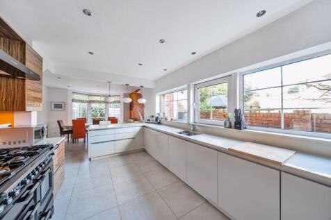 Kitchen/ Dining Room