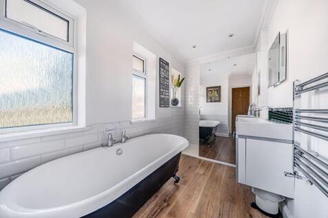Shower &amp; Bathroom