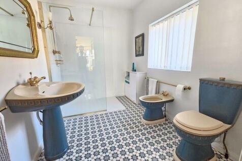 En-Suite 1