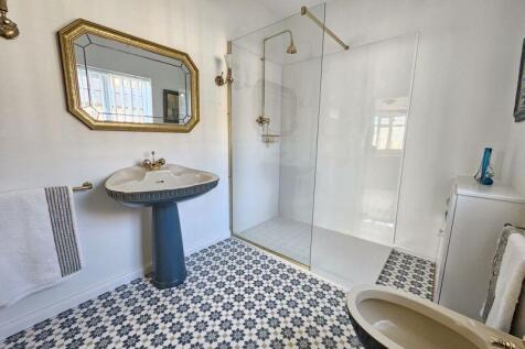 En-Suite 1