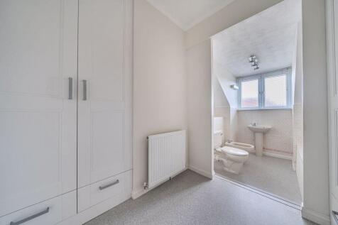 Dressing Area To En Suite