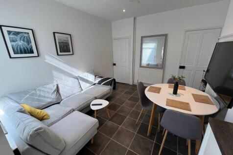 1 Scorer Street - Living Room.jpg