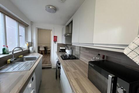 8 Rosemary Lane - Kitchen (3).jpg