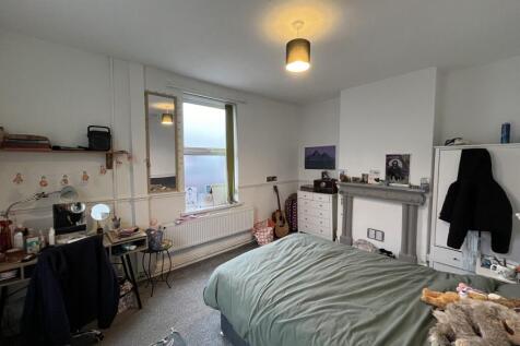 8 Rosemary Lane - Bed1.jpg