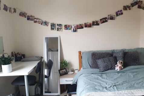 55 Cranwell Street - Bedtoom (1).jpeg