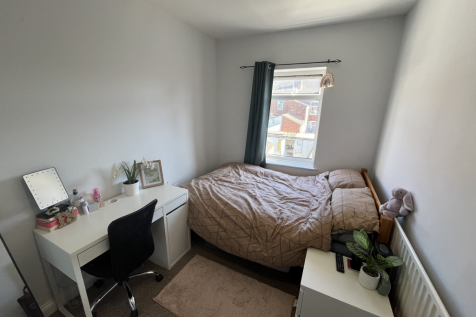 16 Baggholme Road - Bedroom1.png