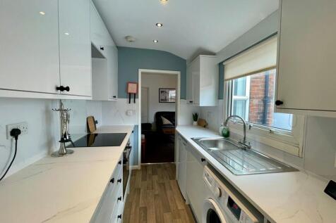 8 Harvey Street - Kitchen(2).jpeg