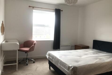 115 Riverside Drive - Bedroom1.jpg