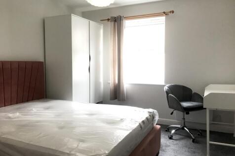 111 Riverside Drive - Bedroom2.jpg