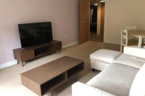 83 Riverside Drive - Living Room(2).jpg