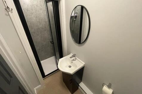 1 Kirkby Street - Bathroom1.jpg