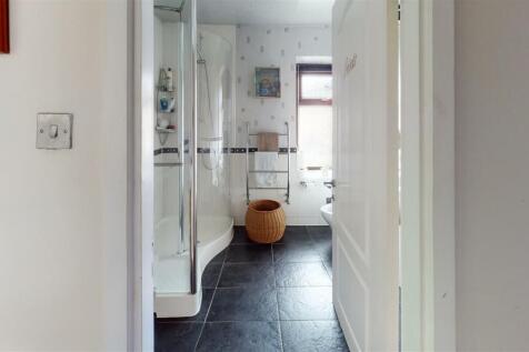 Irish-Bar-Bathroom(2).jpg