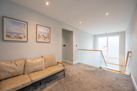 Plot 5 Yacht Haven 25 13.jpg