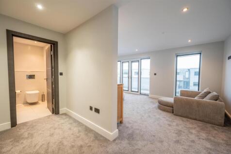 Plot 5 Yacht Haven 25 17.jpg