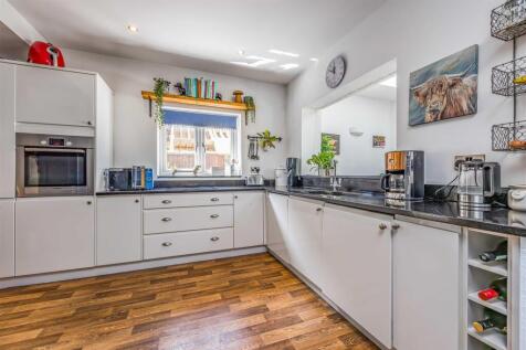 Anarue, Manor Road, Hayling Island-Small-PorticoMa