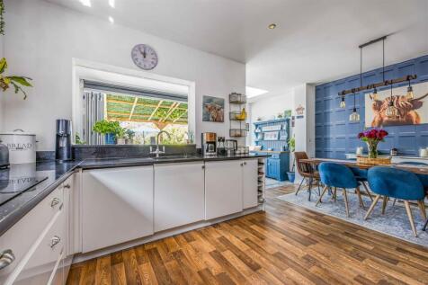 Anarue, Manor Road, Hayling Island-Small-PorticoMa