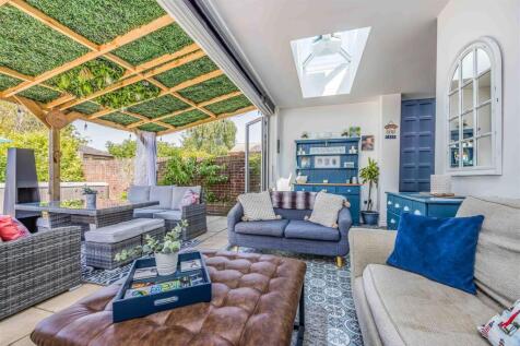 Anarue, Manor Road, Hayling Island-Small-PorticoMa