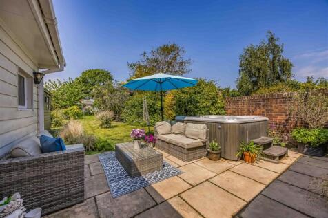 Anarue, Manor Road, Hayling Island-Small-PorticoMa