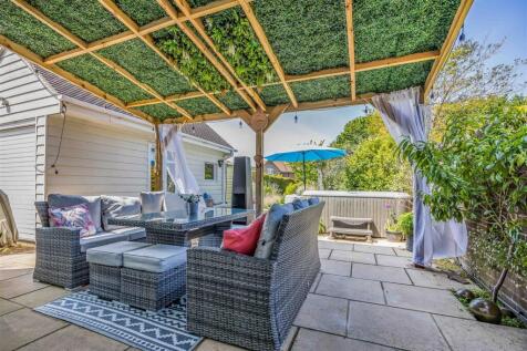 Anarue, Manor Road, Hayling Island-Small-PorticoMa