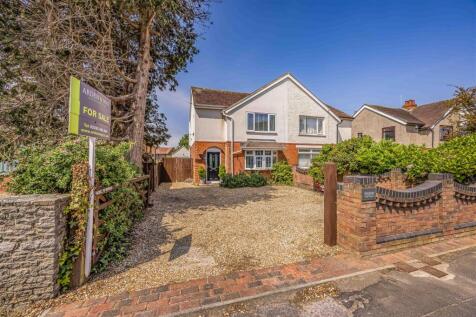 Anarue, Manor Road, Hayling Island-Small-PorticoMa