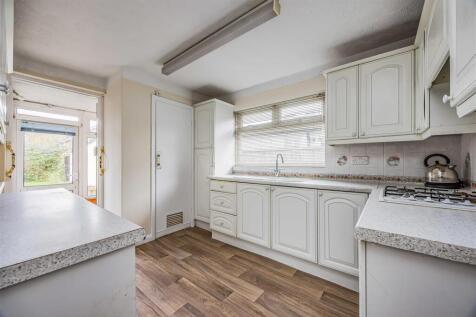 66 Durley Avenue, Cowplain-Small-PorticoMarketing-