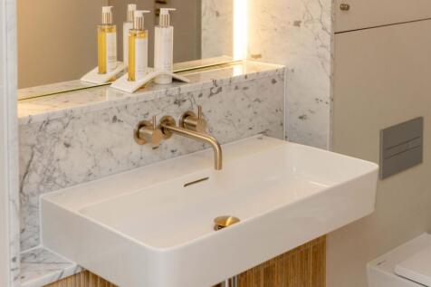 En-suite (Principle Bedroom)