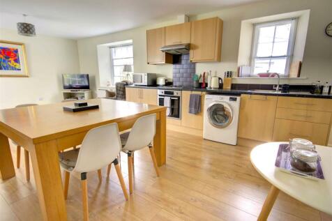 SITTING/DINING/KITCHEN