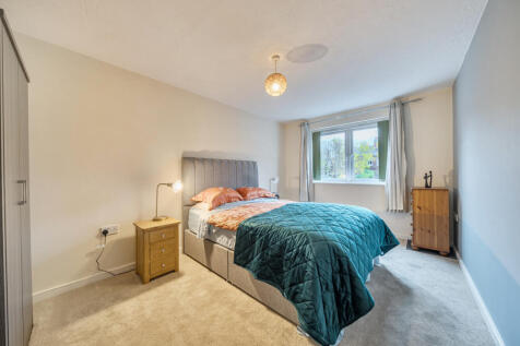 1371652-5-6904d03...