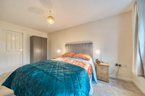 1371652-4-6904cfd...