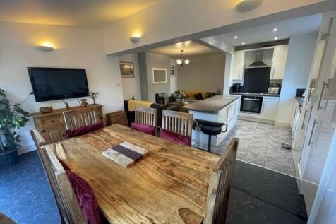 Open plan kitchen diner and living space