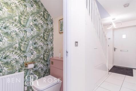 Entrance Hall/WC