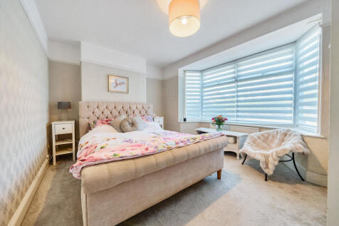 Living Room / Bedroom 4