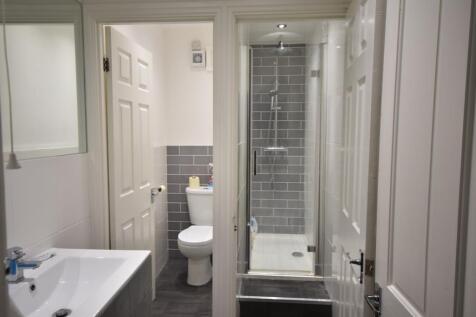 19Claremont, room 21