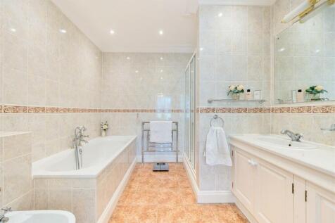 Ensuite Bath/Shower Room