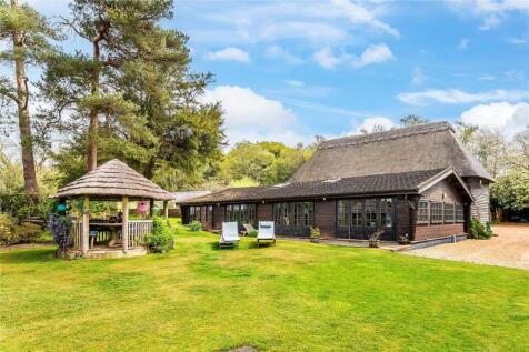 Pool Complex &amp; Barn