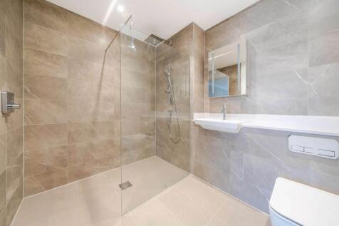 En-suite shower 