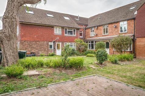 Communal Entrance Garden (view a)