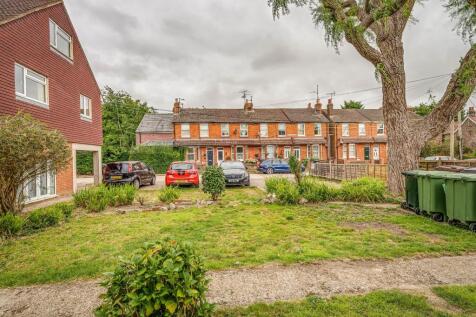 Communal Entrance Garden (view b)